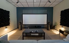 Huoneisto Elokuvateatterilla Studio Apartment With The Movie Theater